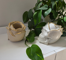 Load image into Gallery viewer, Rose Petal Skull