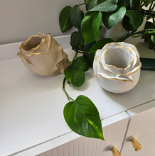 Load image into Gallery viewer, Rose Petal Skull