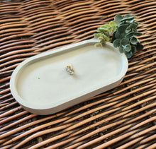Load image into Gallery viewer, Oval Sink Organizer Tray